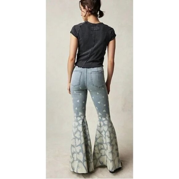 Free People Just Float Flare Stretch Queen Of Hearts Print Jeans Blue Size 28 - Picture 2 of 5